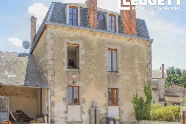 Villa for sale in Gourgé, Deux-Sèvres, Nouvelle-Aquitaine
