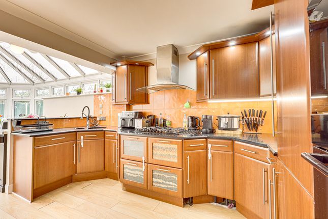 96a, Nevendon Road, Wickford photo 4