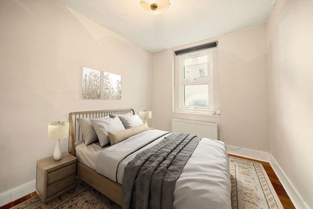 Flat 9A, Burlington Court, Spencer Road, London photo 4