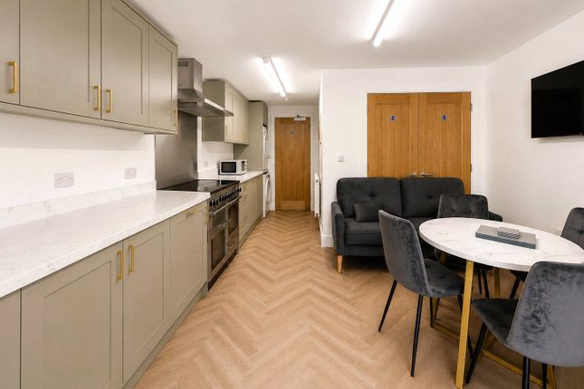 Room 4, 41, Royal Oak Road, Woking photo 4