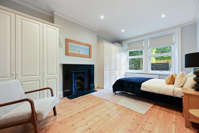 Basement Flat, 130, Sinclair Road, London photo 4