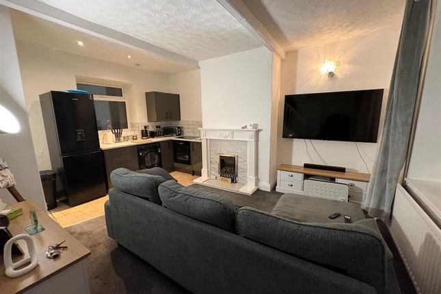 7, Park Grove, Bradford photo 4