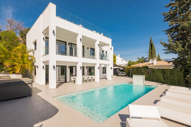 Villa for sale in Marbella, Puerto Banus, Málaga, Andalusia, Spain