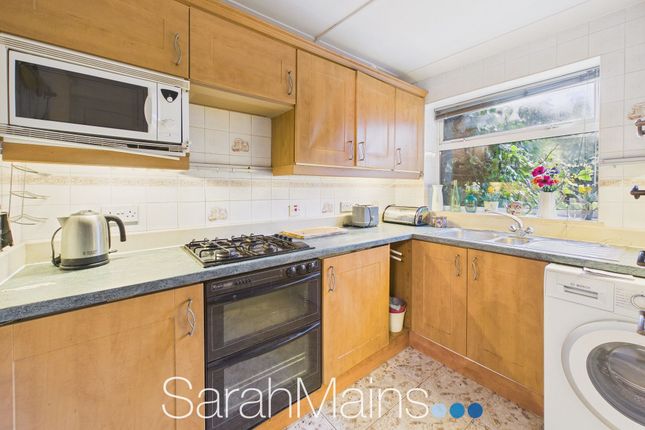 27 Derwent Gardens, Gateshead photo 3