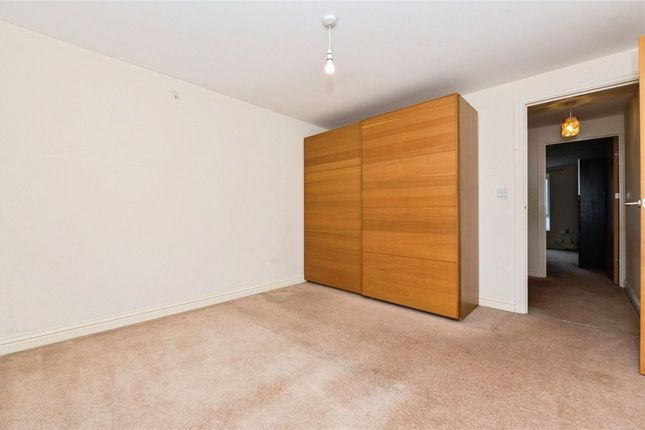 53 Draper Close, Grays photo 4