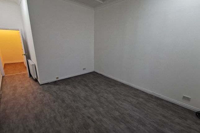 4, Carmichael Court, Leven photo 2