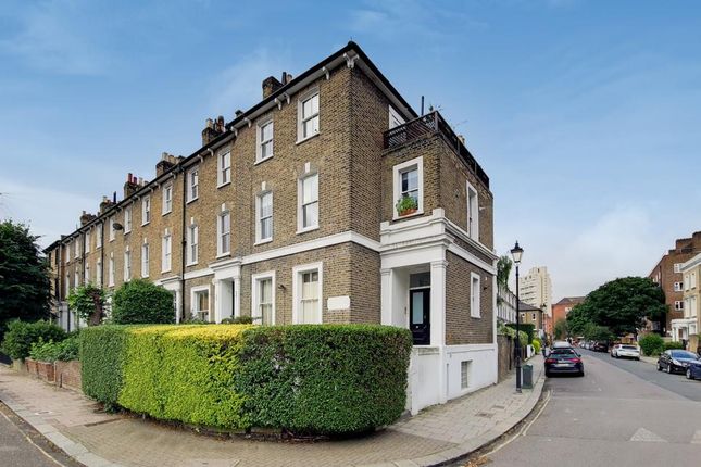 Thumbnail Flat for sale in St. Martin's Road, London