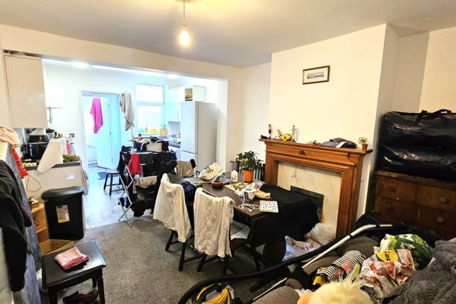 8, Hazel Grove, Nottinghamshire photo 5