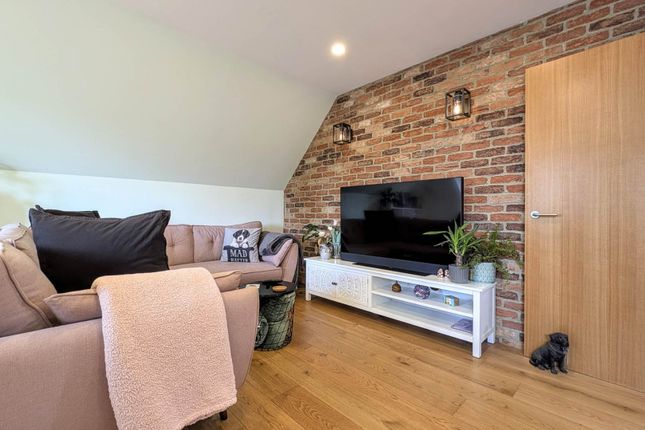 Flat 5, Chase Road, Bordon photo 3
