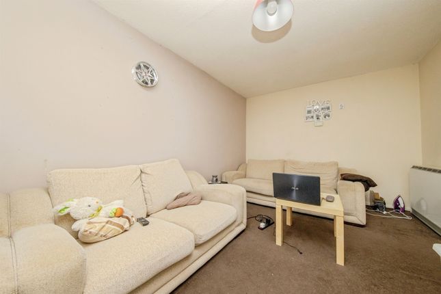 44, Hale Close, Ipswich photo 3