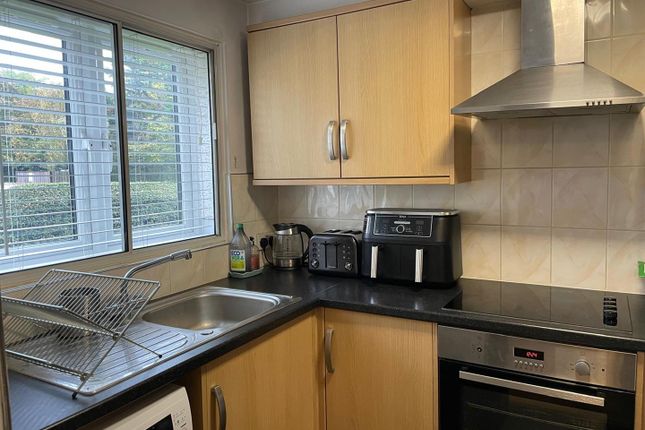 Dorney Way, Hounslow photo 4