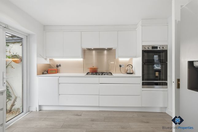 42 Weald Road, Brentwood photo 3