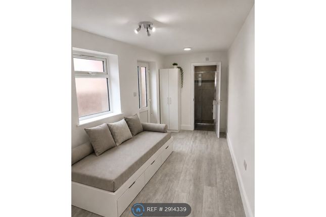 Dale Close, Pinner photo 3
