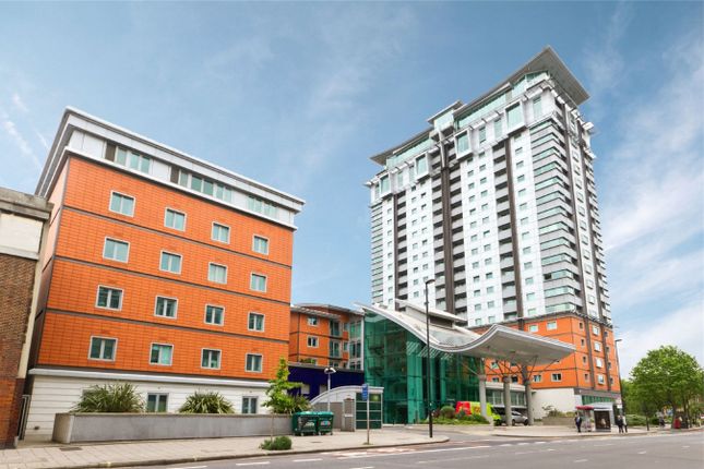 2 bed flat to rent in Westminster Bridge Road, Waterloo