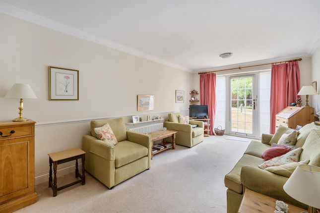 3 Horsley Court,, Ockham Road South, East Horsley photo 4