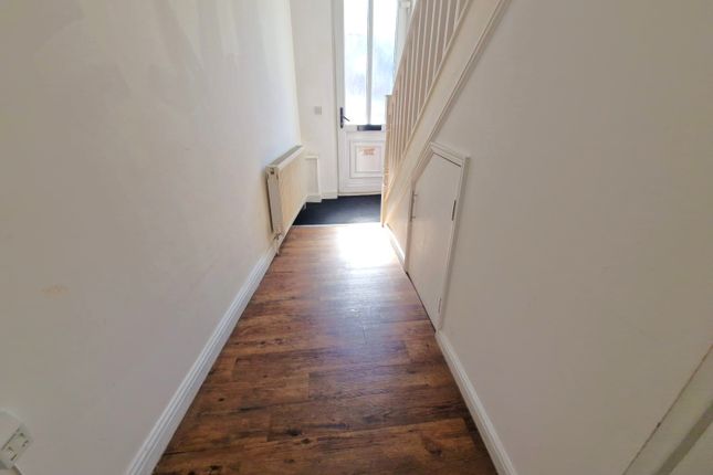 95 Burns Road, London photo 3