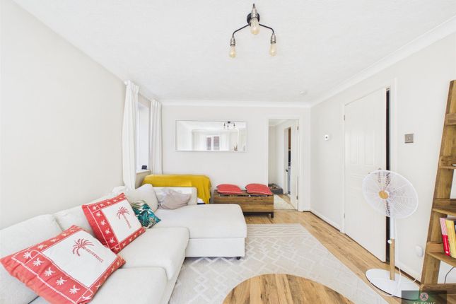 17, Blackett Road, Maidenbower photo 4