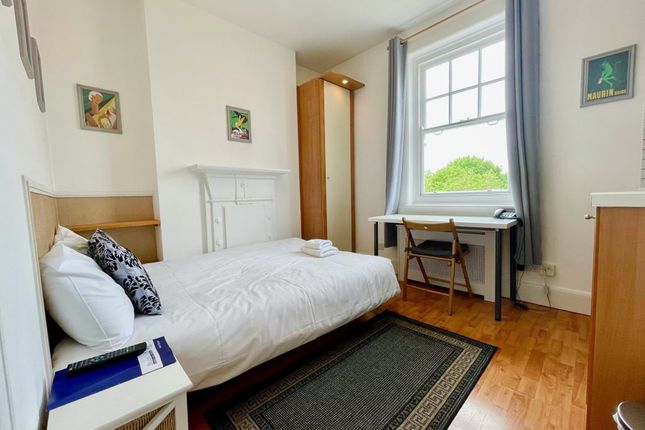 Flat 300, 116 Fulham Palace Road, Hammersmith photo 4