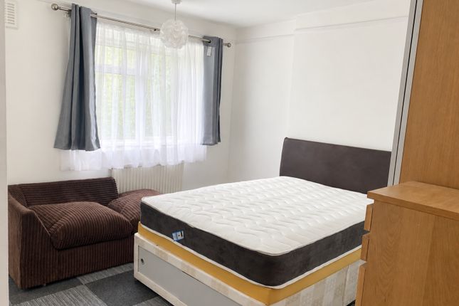 Room 3, Flat 9, Nevena Court, 90 Effra Road, London photo 3