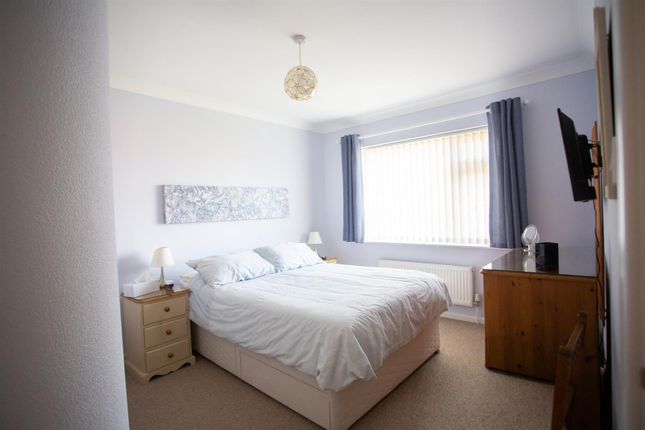 102, King Cuthred Close, Chard photo 4
