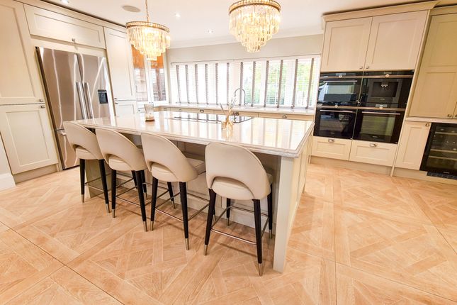 61 Welley Road, Wraysbury photo 3