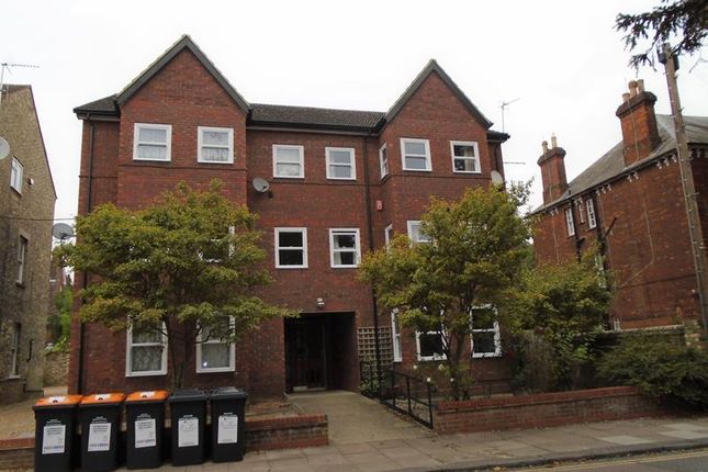 Flat to rent in Rothsay Place, Bedford