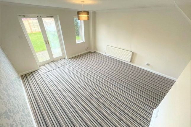 4, Kesworth Drive, Telford photo 2