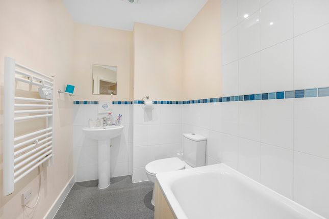 Flat for sale in Carmichael Avenue, Greenhithe
