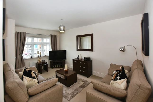 13, Foxglove Close Highweek, NEWTON ABBOT photo 2