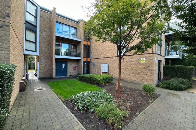 Thumbnail Flat for sale in Zodiac Close, Edgware