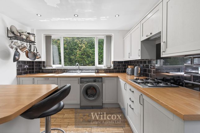 8 Marlow Close, Bolton photo 3