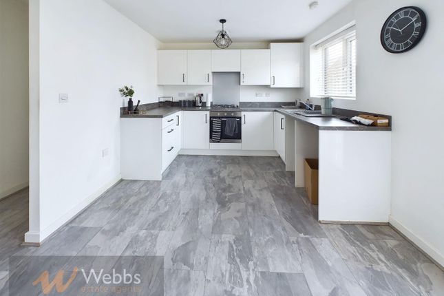 11, Goscote Lodge Crescent, Walsall photo 3