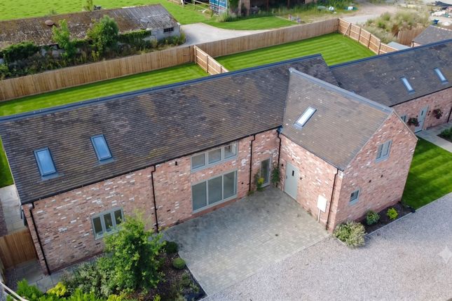 4 The Manor Wood Lane, Atherstone photo 3