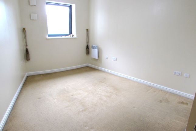 Flat to rent in Aldborough House, Harrow, Middlesex