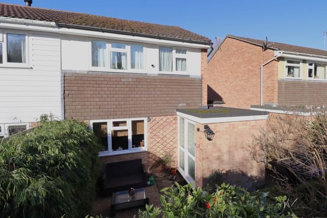 3-bed house on 2, Willow Close, Marlborough, £350,000