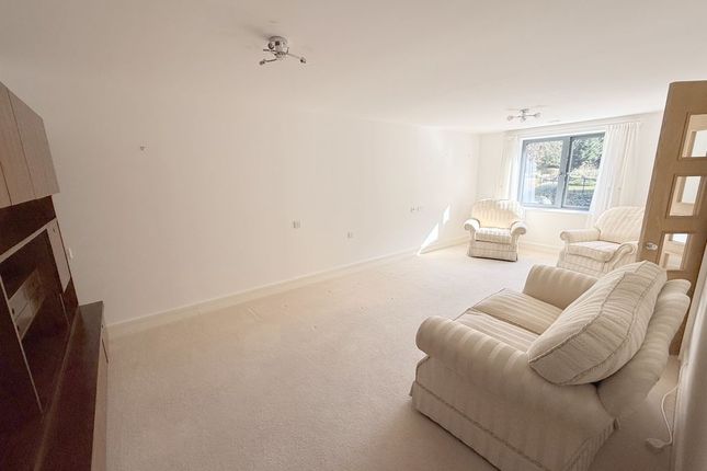 35 Mandeville Court,261, Darkes Lane, Potters Bar photo 5