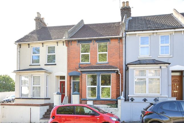 2-bed terraced on Cliffe Road, Rochester, £178,500
