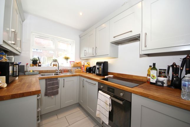 25 Churchbury Road, Enfield photo 4