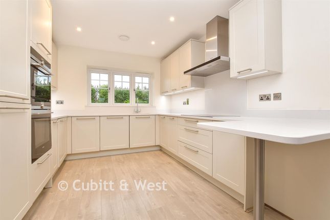 8, Nower Close, Epsom photo 3