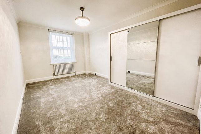Flat to rent in Bath Road, Bournemouth, Dorset