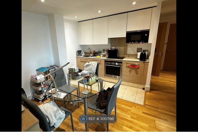 Flat, St George Wharf, London photo 4