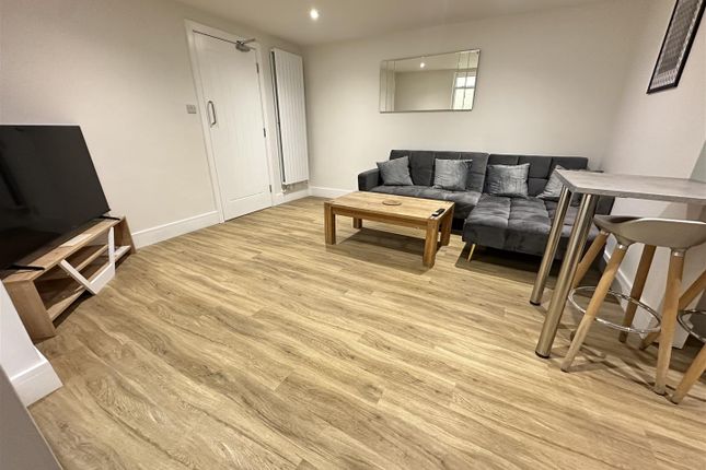Room 8, 5, Elizabeth Way, Cambridge photo 3