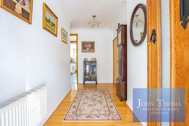 Hollycroft, Grove Lane, Chigwell photo 4