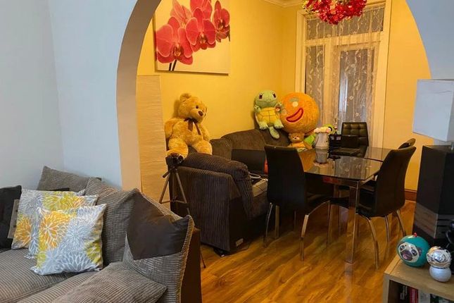 3-bed house on Herent Drive, Ilford, £2,496/mo
