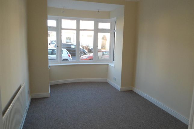 Thumbnail Flat to rent in Napier Road, Gillingham