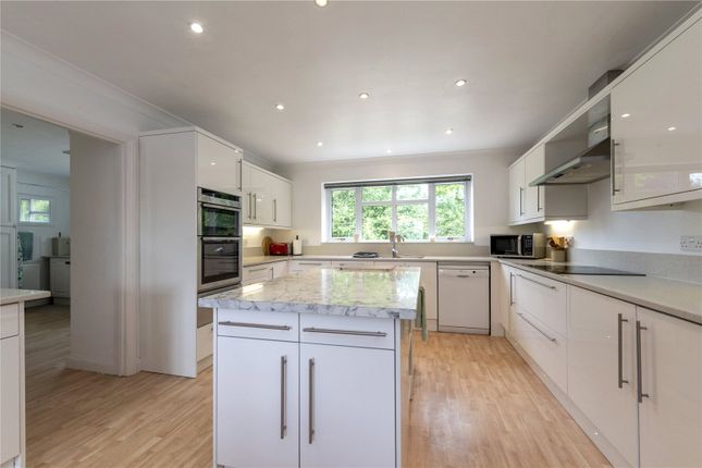 6, Manor Close, Yeovil photo 3