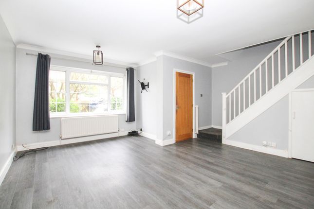 33, Pinetrees Close, Crawley photo 2