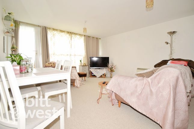 Wendover Road, Havant photo 3