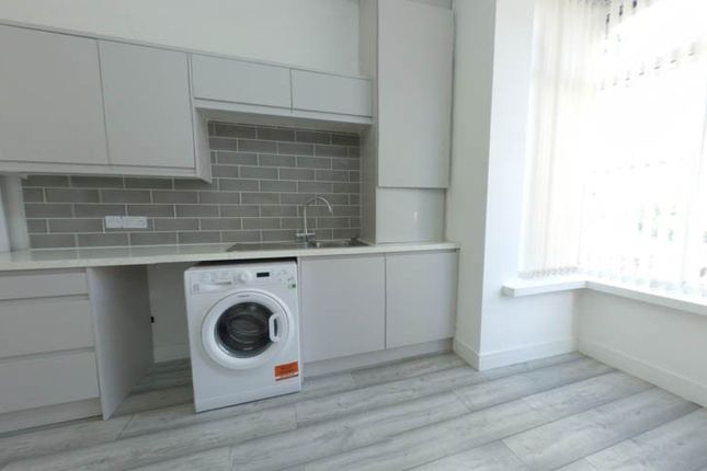 Bright Modern Kitchen With Light Wood-Effect Floor...