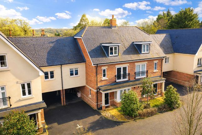 4-bed semi-detached on 21, Morris Close, Wokingham, £600,000